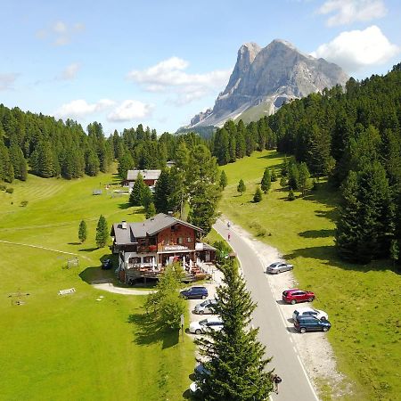 Отель Edelweisshuette Фунес Экстерьер фото